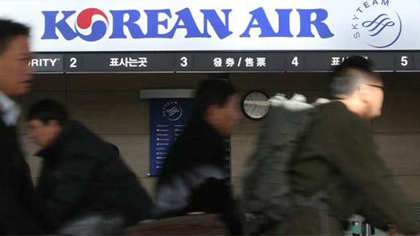 땅콩회항 박창진 사무장 50여일 만에 업무복귀