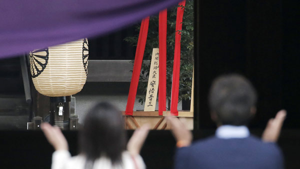 정부 "총리 야스쿠니 공물봉납 우리 관계 개선 노력에 배치"