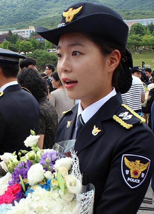 19살 최연소 새내기 여경 흉기 강도 검거