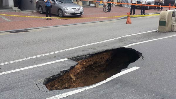 서초구 방배동서 싱크홀 발견도로 통제