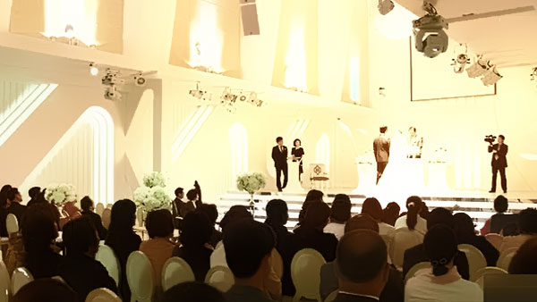 어둡고 은은한 예식장 인테리어도 저작권 대상 될까