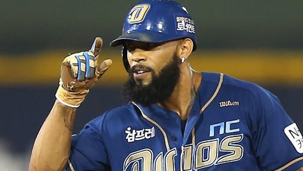 야구 NC 테임즈 40홈런40도루에 도루 1