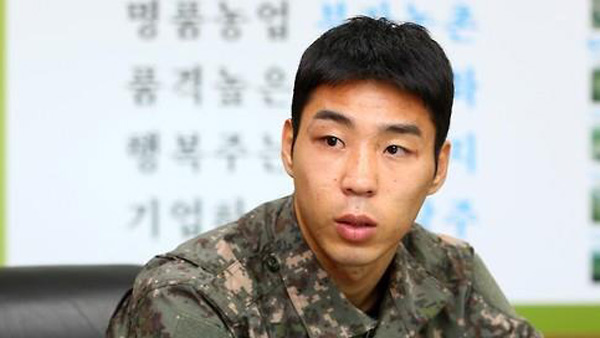프로축구 예비역 병장 이정협 "슈틸리케 감독에게 감사"