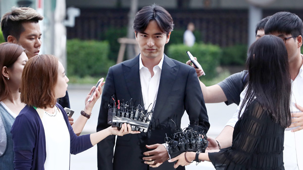 포토 성폭행 피소 이진욱 경찰 출석 "무고는 정말 큰 죄"