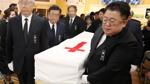 희극계 대부 구봉서 발인식 "편히 가세요"