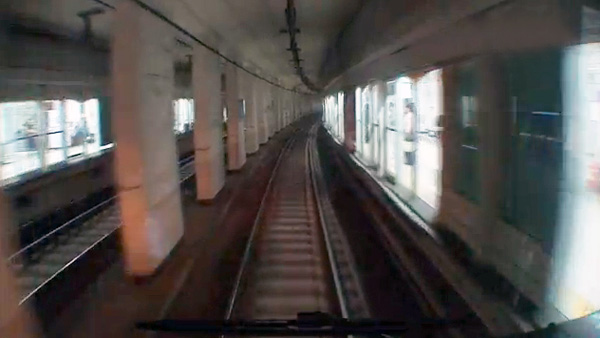 구로역 달리던 열차에 투신 1명 사망한동안 지연 운행