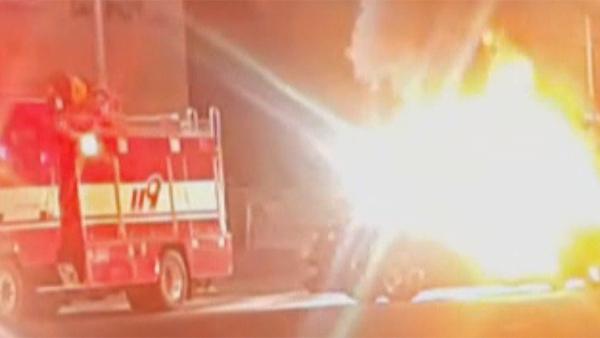 강남구 아파트 주차 차량서 불 엔진 과열 추정