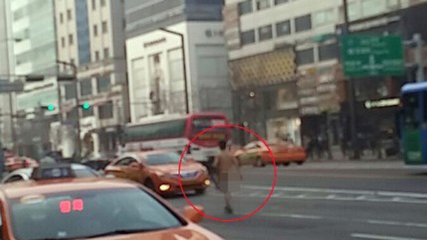 출근시간 강남 한복판 알몸으로 뛰어다닌 40대 검거