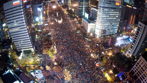 "어제 광화문 일대 지하철 승객 1백만 명 늘어"