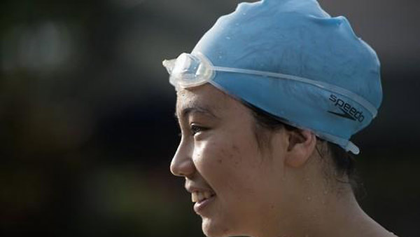 동네수영장에서 훈련하는 라오스 소녀의 위대한 도전