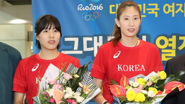 ë°°êµ¬ëŒ€í'œíŒ€ ê·€êµ­ ê¹€ì—°ê²½ì´ í†µì—­ê¹Œì§€ ë§¡ì•„ íž˜ë