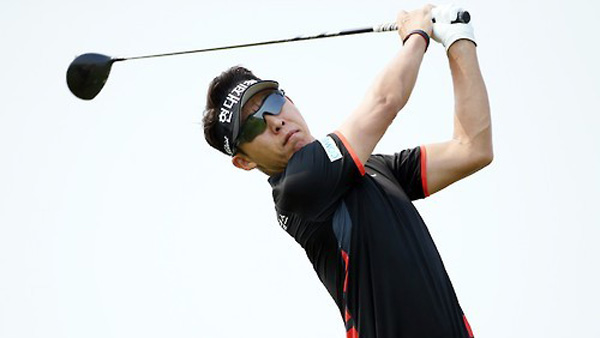 한국오픈골프 최진호 6언더파 공동 선두 상금왕 보인다