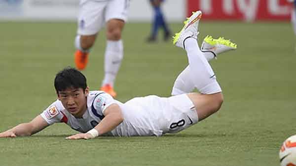 프로축구 수원 미드필더 김민우수비수 최성근 동시 영입