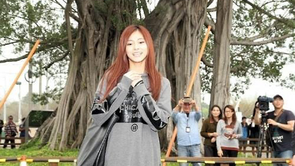 대만 귀국해 검정고시 치른 쯔위 국기 사건 말 아껴