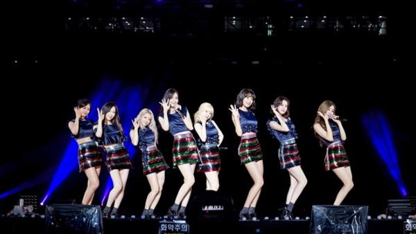 소녀시대 내달 10주년 팬미팅서 정규 6집 첫 무대