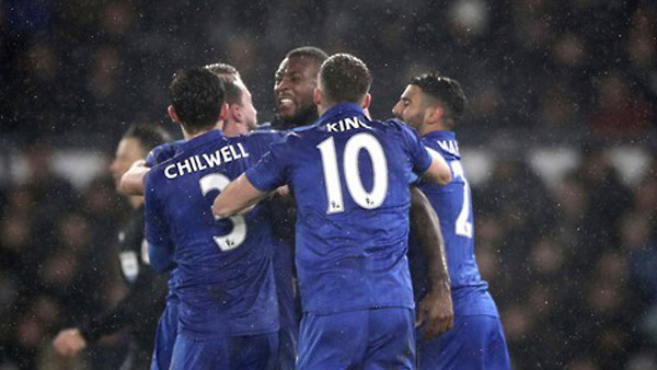 레스터시티 2부리그 팀에 가까스로 무승부FA컵서 혼쭐