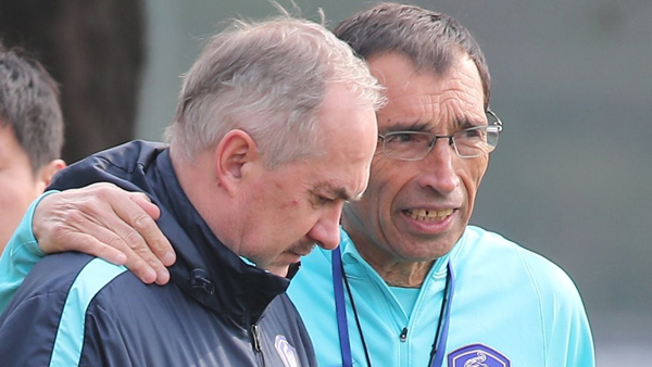 아르무아 코치 슈틸리케 감독과 함께 떠난다