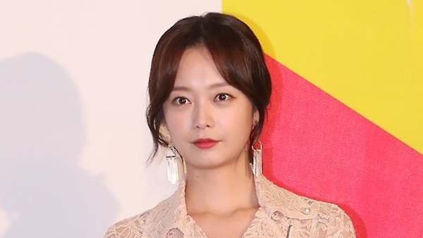 배우 전소민 프로야구 한국시리즈 3차전 시구