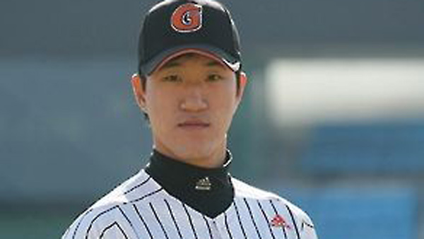 두산 민병헌 보상 선수로 외야수 백민기 지명