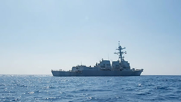   남중국해 항해의 자유 작전에 "즉시 중단하라"