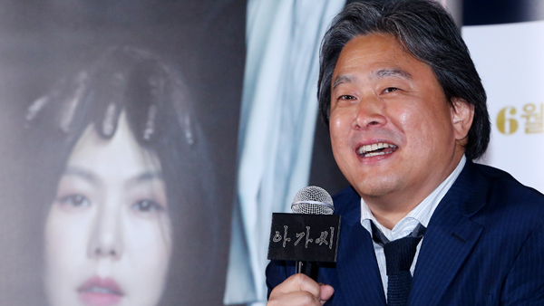 영국 사로잡은 아가씨박찬욱식 미장센과 관능미