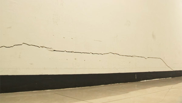 가톨릭대 기숙사 건물 균열…"불안해 이사" vs "안전 문제 없어"