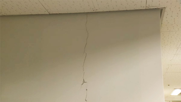 가톨릭대 기숙사 건물 균열…"불안해 이사" vs "안전 문제 없어"