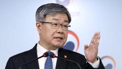 이재갑 고용노동부 장관 "일자리 성과 내야 할 시기"