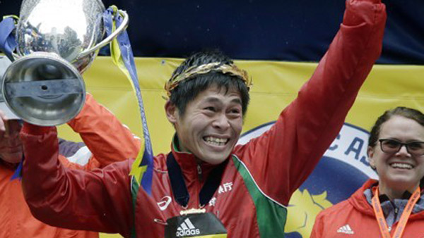 보스톤 마라톤서 공무원 마라토너 가와우치 우승