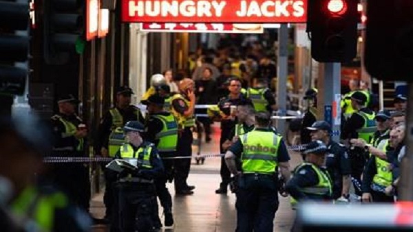 호주 멜버른 도심 흉기난동범은 작년 체포된 테러범의 형제