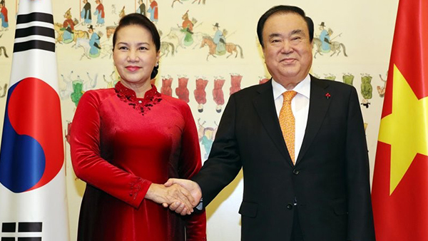 베트남 "국회의장 전세기 방한한 9인 잠적 유감"