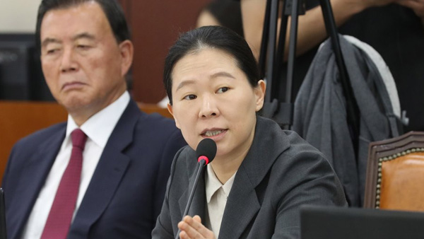 "탄핵됐어야 할 의원" "야, 너 뭐라고 했어" 행안위 국감 아수라장