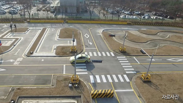 운전면허 불법 취득 도운 시험관에 실형 선고 