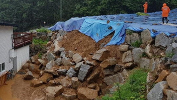 경기도 광주 제2외곽순환고속도로 공사현장에서 석축 붕괴주민 9명 대피