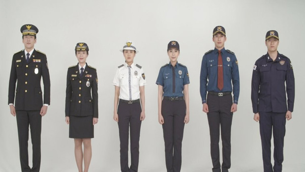 인권위 "정복 입은 경찰관도 불심검문 시 신분증 제시해야"