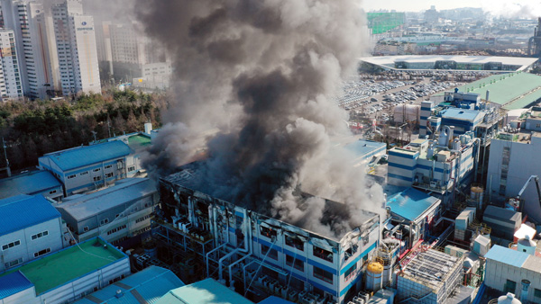 6명 다친 '인천 화학물 제조공장 화재' 안전관리자 입건
