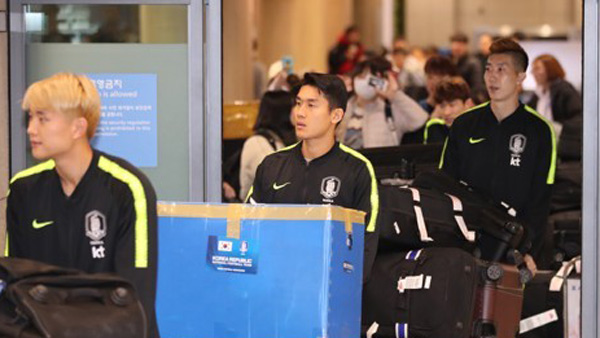 빈손으로 귀국한 벤투호팬들은 변함없는 응원