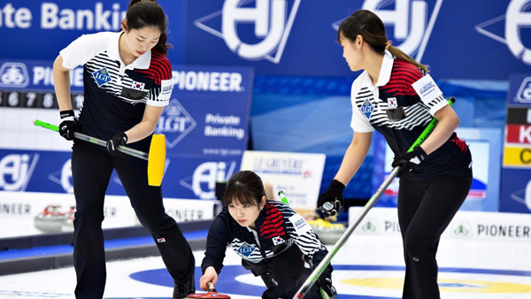 컬링 리틀팀킴 세계선수권 예선 일본 꺾고 공동선두