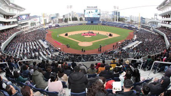 NC 새구장 명칭 논란에 개막 전날 저녁에 시구자 결정