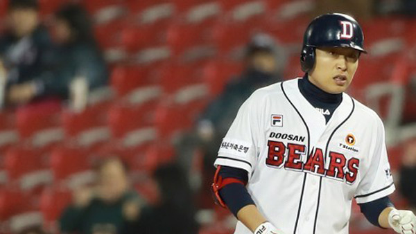 두산 정수빈 투수 공 맞아 갈비뼈 골절양팀 감독은 설전 