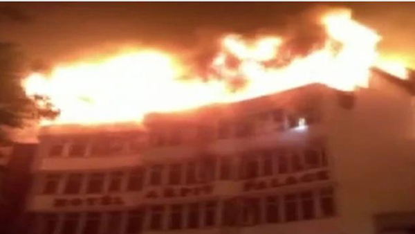 인도 뉴델리 3성급 호텔서 화재"17명 이상 사망"