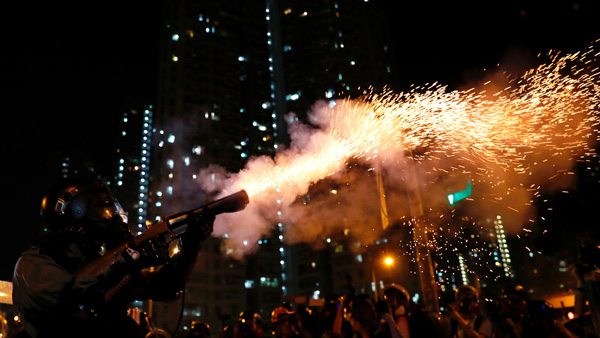 홍콩 시위 참여 여성 "경찰서에서 알몸 수색 강요당해"