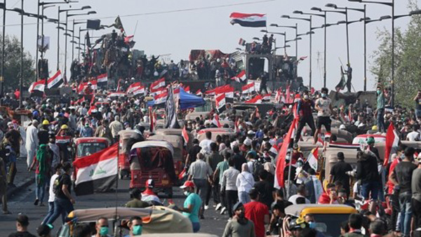 유혈시위 이라크 총리 사퇴 밝혀대통령 "조기총선 약속"
