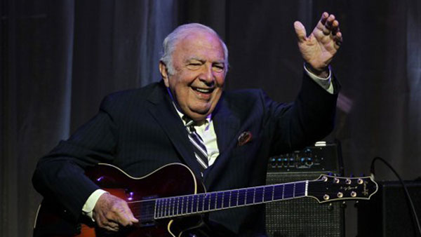 미국 재즈 기타 거장 버키 피자렐리, 코로나 19로 사망 