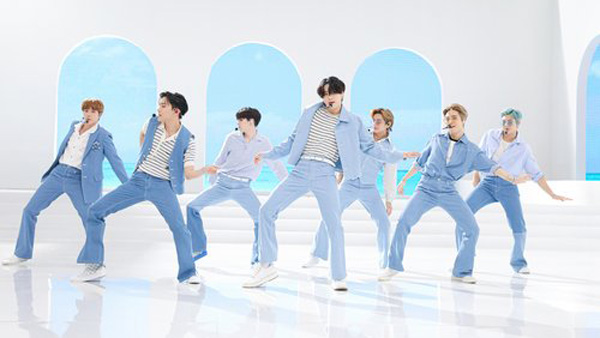 방탄소년단 '다이너마이트', 영국 싱글 18위…3주째 상위권