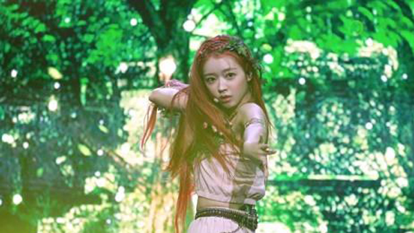 오마이걸 유아, 넷플릭스 '오버 더 문' 주제곡 부른다