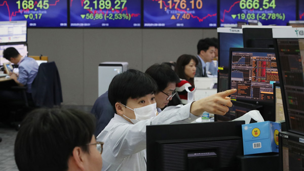 은행도 신종코로나 '비상대응'…세정제 비치·마스크 착용