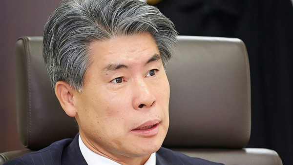 윤종원 기업은행장, 27일만의 취임식…