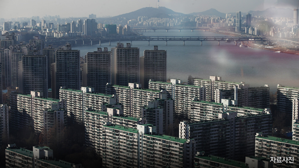 서울 아파트 중간가격 사상 첫 9억원 돌파