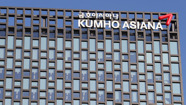 아시아나, 허리띠 더 졸라맨다…전직원 3월 급여 33% 반납